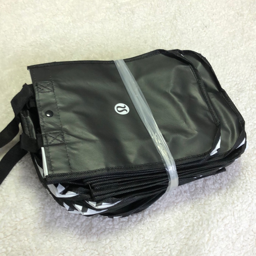 STACK LULULEMON SHOPPERS